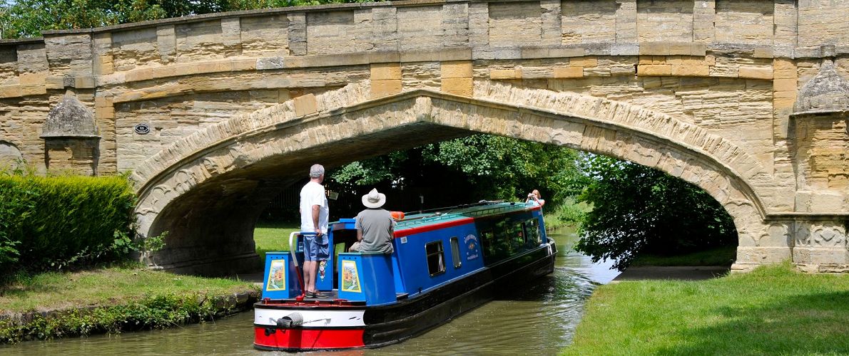 Narrowboat hire on the Grand Union Canal