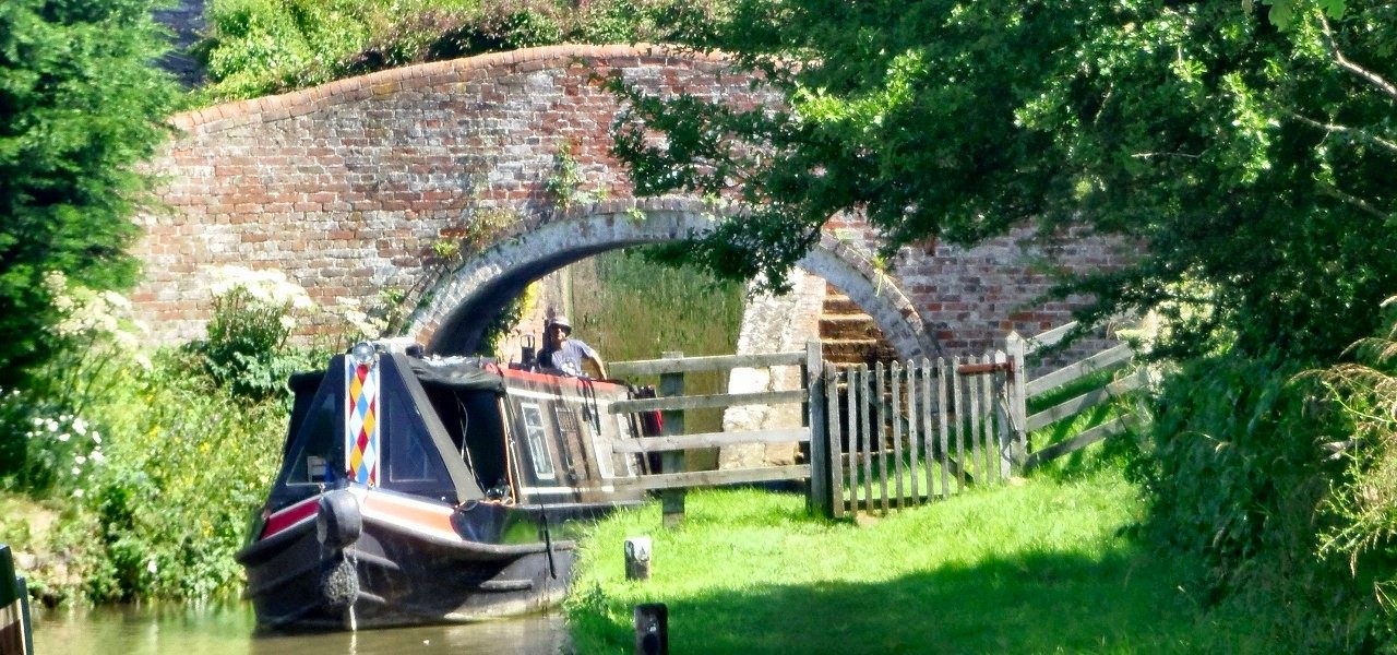 Canal boat holiday on the South Oxford Canal