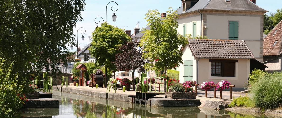 Boating Holidays in France on the Canal du Nivernais