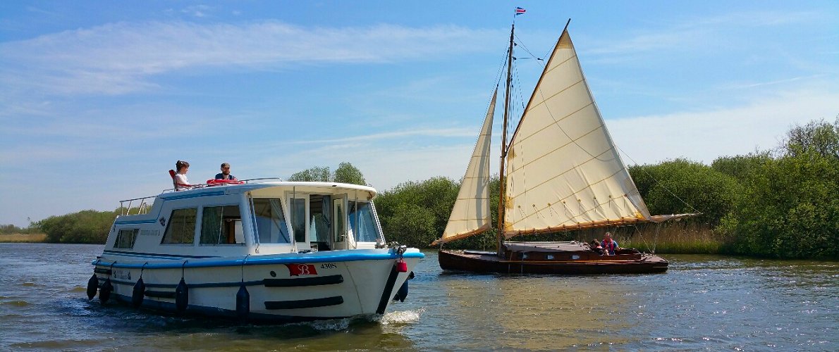 Norfolk Broads Boat Hire - Sailing Yachts and motor cruisers