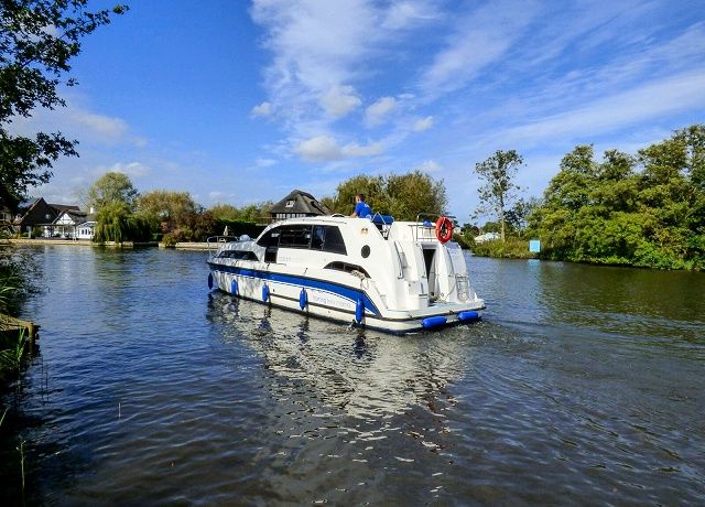 Last Minute Special Offers Discount Boat Hire Holidays Uk Canals And Norfolk Broads