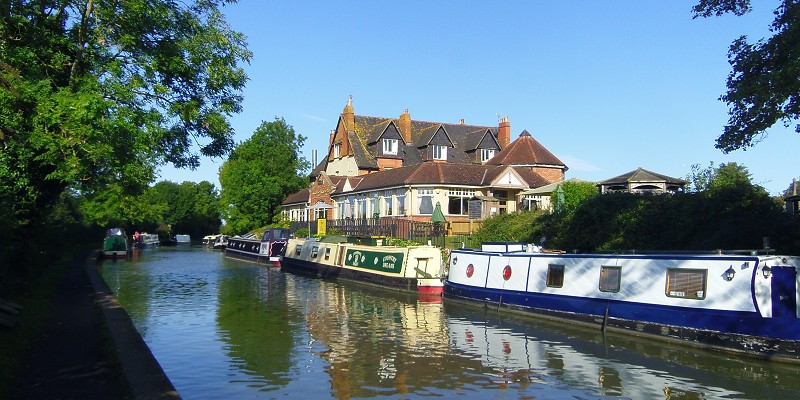 Canalside pub at Braunston