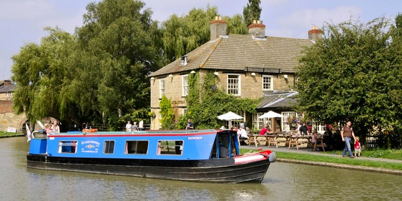 Canalside pub on the Grand Union Canal