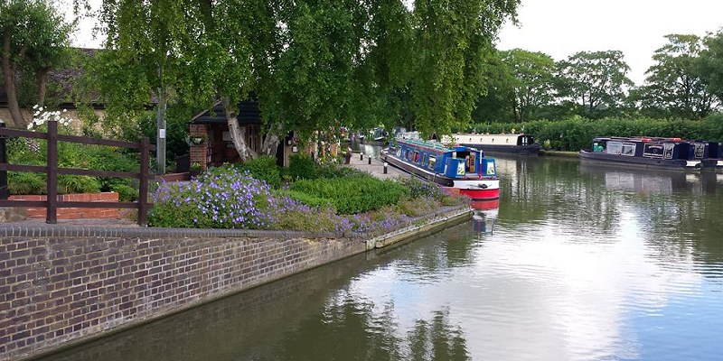 Moored up at Thrupp